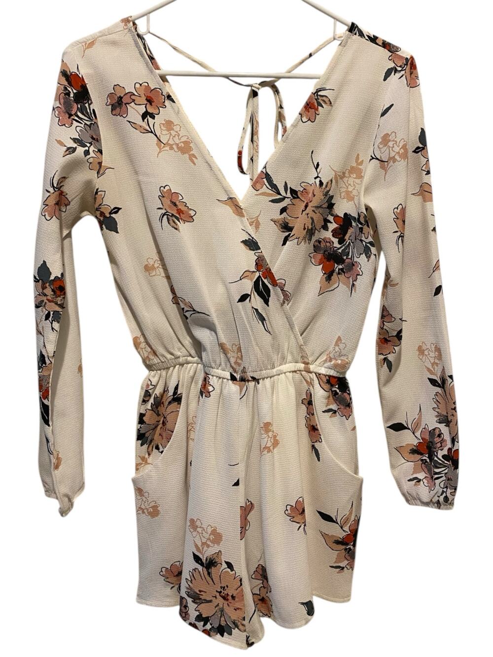 One Clothing Floral Romper XS White Pink Long Sleeve Shorts Outfit Boho Preppy